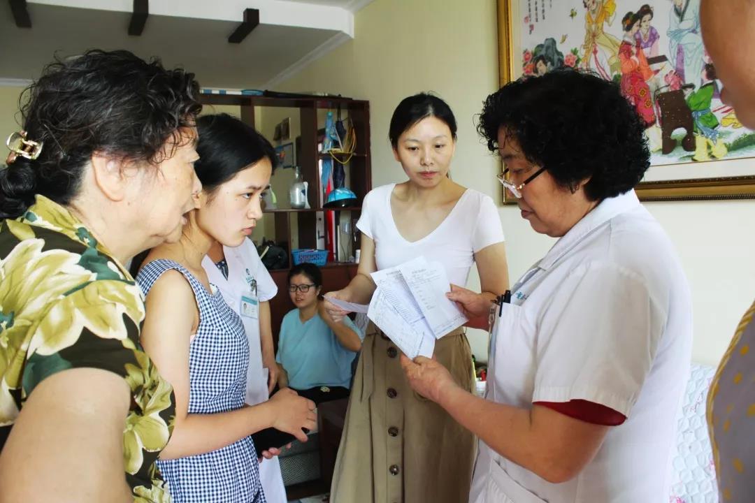 重慶重慶北大陽光醫院有限公司看(kàn)望慰問(wèn)社區(qū)殘疾孕婦5